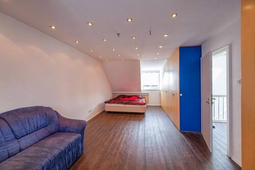 ein zweites Schlafzimmer DG - 