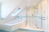helles Badezimmer DG - 