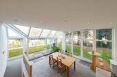 heller Wintergarten mit Zugang zum Garten im EG - Doppelhaushälfte mit 211,00 m&sup2; in München zur Miete