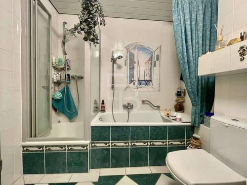 Dusche und Wanne - 