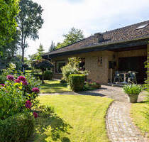 *** EINLADENDER BUNGALOW mit WALMDACH auf RIESEN GRUNDSTÜCK mit kleinem WALDSTÜCK *** - Ganderkesee Stenum