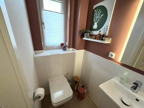 EG WC - 