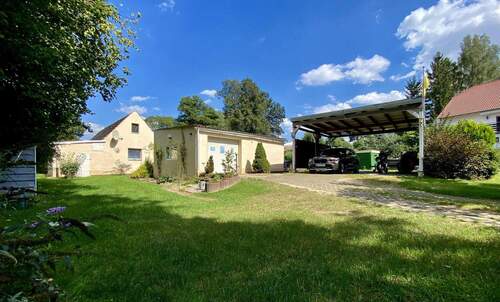 Vorgarten- Carport-Garage - 