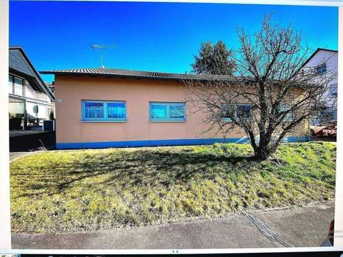 IMG_8496.JPG - Doppelhaushälfte - Charmanter 3-ZKB-Bungalow mit Gartenanteil Garage