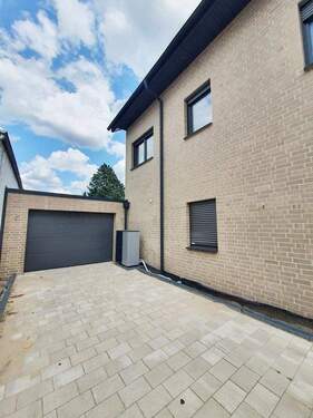 Garage - 6 Zimmer Mehrfamilienhaus, Wohnhaus in Gütersloh