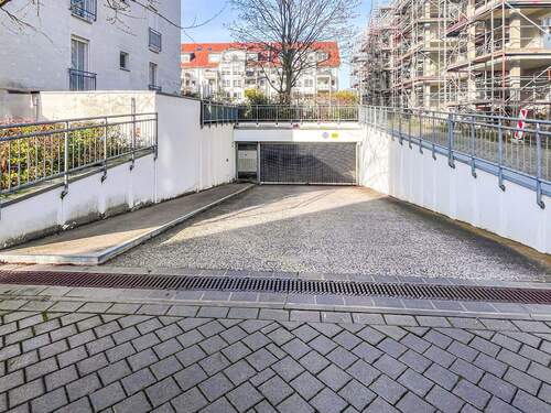 Tiefgaragenzufahrt - 