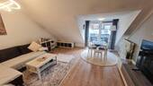 Wohnen - Schön geschnittene 3 Zimmer-DG-Wohnung mit Loggia und TG-Stellplatz -BEZUGSFREI