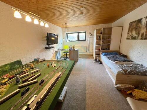 Schlafzimmer / Hobbyraum Untergeschoss - 
