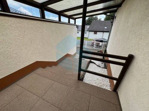 Hauseingang Außenbereich - 5 Zimmer Bungalow zum Kaufen in Münzenberg / Ober-Hörgern