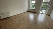 Wohnzi. - TOP Whg. im 1. OG Bad mit Fenster Laminat Balkon