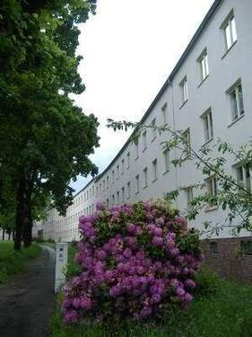 Hausansicht - 2 Zimmer Etagenwohnung zur Miete in Chemnitz