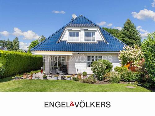 Titel mit Logo - Traumhaftes Einfamilienhaus in Quickborn-Heide