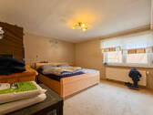 Schlafzimmer Hauptwohnung - 