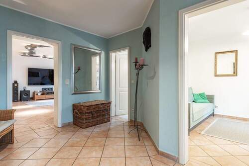 Diele+Gästezimmer - 6 Zimmer Mehrfamilienhaus, Wohnhaus zum Kaufen in Todendorf