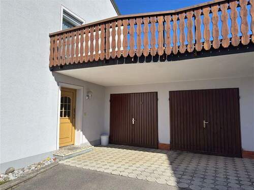Garagen - 9 Zimmer Mehrfamilienhaus, Wohnhaus zum Kaufen in Burgkirchen a d Alz