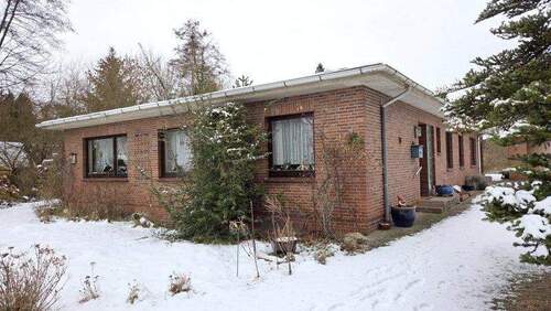 Ebenerdiger Bungalow - 1 Zimmer Mehrfamilienhaus, Wohnhaus in Delmenhorst