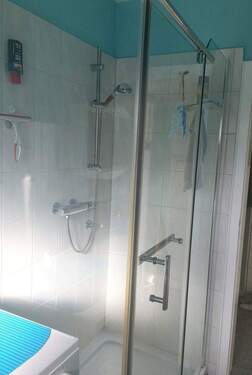Bad mit gr.ebenerdiger Dusche - 