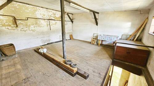 großer Raum im Nebengelass - 