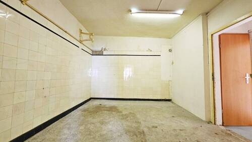 Gewerbe Erdgeschoss links hinterraum - 