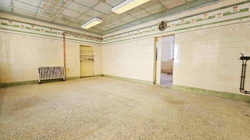 Gewerbe Erdgeschoss rechts - 