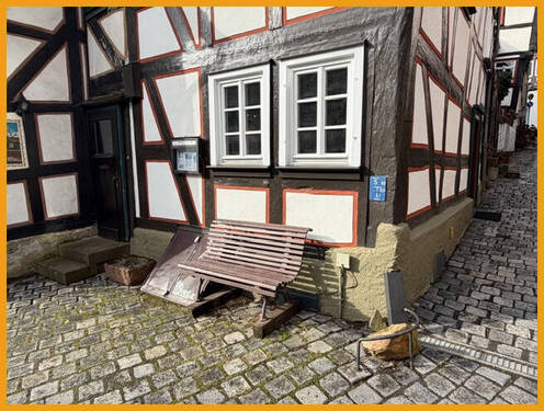 Sitzplatz vor dem Haus - 2 Zimmer Einfamilienhaus in Alsfeld