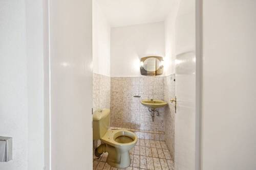 WC - 