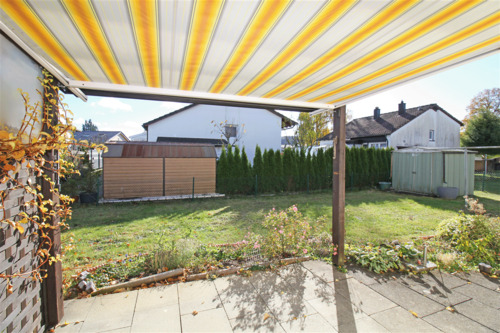 überdachte Terrasse mit Markise - 