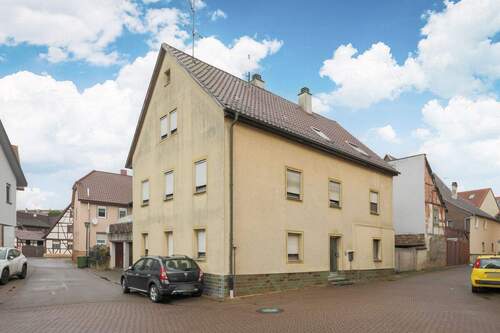 Straßenansicht - ** Kernsanierung erforderlich! Einfamilienhaus im Ortskern von Königsbach zu verkaufen**