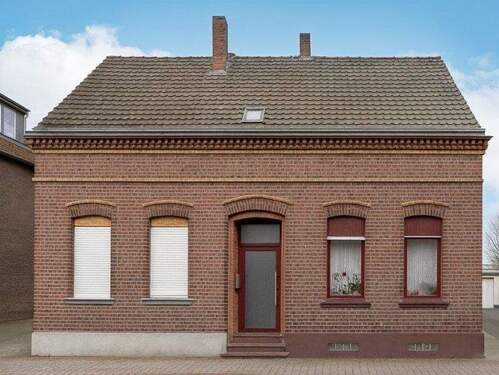 Haus vorne - Charmante 4,5-Zimmer-DHH mit Flair