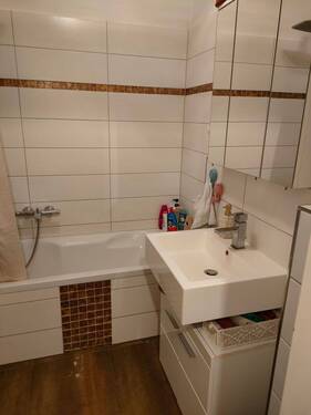 Bad.jpg - Etagenwohnung mit 105,00 m&sup2; in Steinbach zum Kaufen