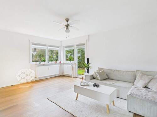 Wohnzimmer - Renovierte Gartenwohnung in Epfendorf