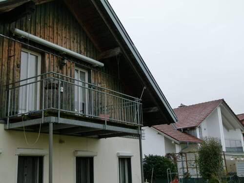 Außenansicht - Familienfreundliche Wohnung mit Garten in Straßkirchen