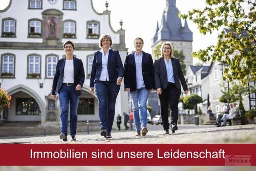 Team - 9 Zimmer Mehrfamilienhaus, Wohnhaus zum Kaufen in Brilon - Madfeld