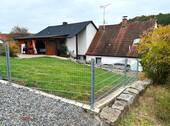 Idyllischer Garten hinter dem Haus - 
