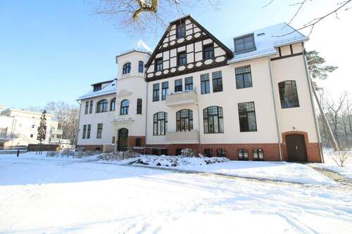 Titelbild - Historischer Charme trifft Moderne: Exklusive Bel-Étage-Wohnung mit Südbalkon in Seenähe