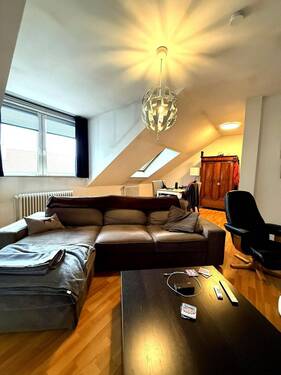Wohnzimmer mit Essbereich - 2 Zimmer Etagenwohnung zum Kaufen in Berlin