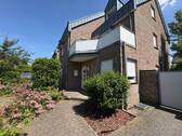 Außenansicht - 8 Zimmer Reihenendhaus zur Miete in Meerbusch