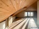 Zimmer im Dachgeschoss - 