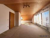 Zimmer im Dachgeschoss - 