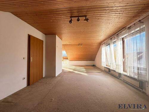 Zimmer im Dachgeschoss - 