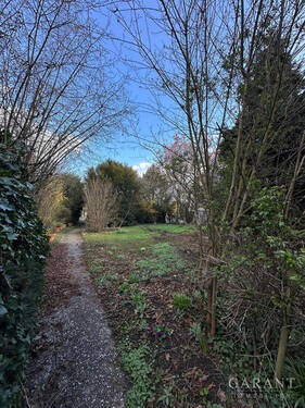 südlicher Teil - Attraktives, ebenes Grundstück mit ca. 1.400 qm und Abrisshaus