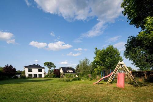 Blick durch den Garten - Weitblick & naturnahe Lage – Familien(t)raum mit Weitblick in Nuthetal