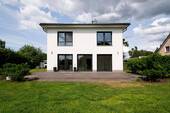 Hausanblick vom Garten - 