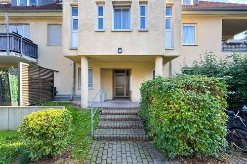 Hauseingang - 1 Zimmer Etagenwohnung in Dresden