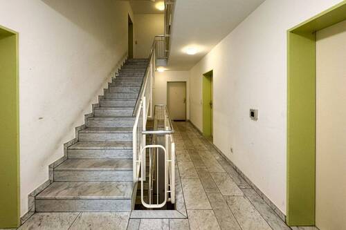 Treppenhaus - Etagenwohnung mit 41,80 m² in Dresden zum Kaufen