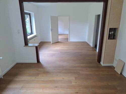 Wohn-/Esszimmer - 