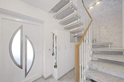 Eingangsbereich - 8 Zimmer Mehrfamilienhaus, Wohnhaus zum Kaufen in Dortmund