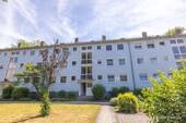 Hausansicht Eingangsseite - 3 Zimmer Etagenwohnung zum Kaufen in Nürnberg