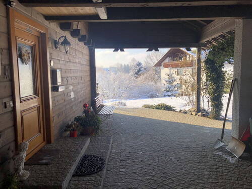Terrasse unter Vordach - 
