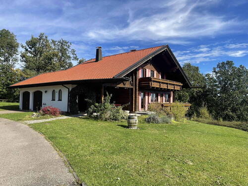 Zufahrt + überdachte Terrasse - Traumhaus mit herrlichem Alpenblick